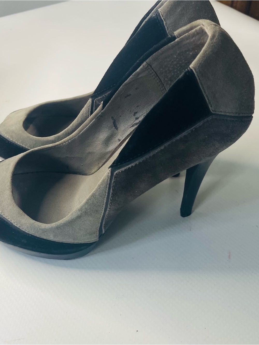 levity Two-Tone Gray Suede Pointed High Heels 4 1/2” Heal